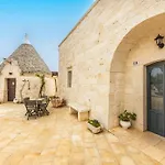 Trullo Paradise Pool Locorotondo