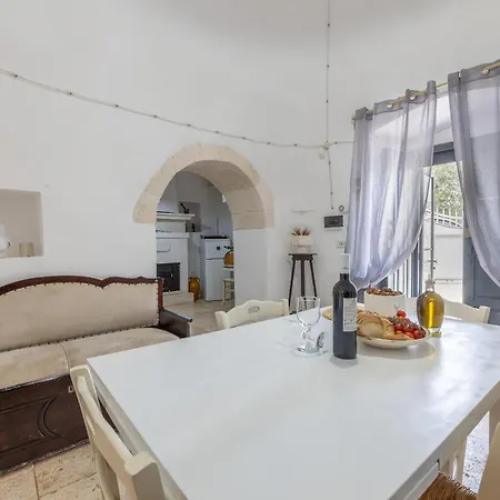 Trullo Paradise Pool * لوكوروتوندو