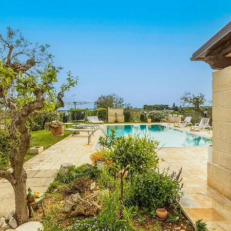 Trullo Paradise Pool Locorotondo
